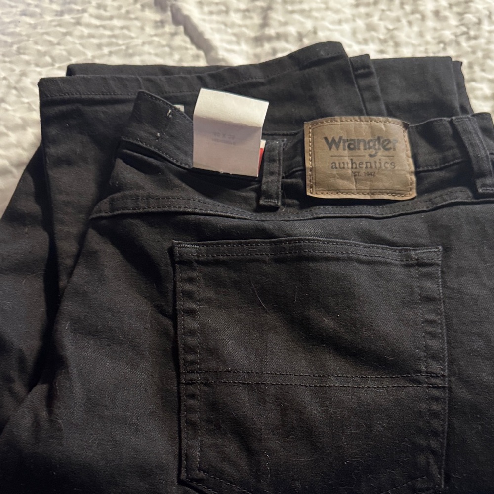 Wrangler Men's Dark Gray Relaxed Jeans